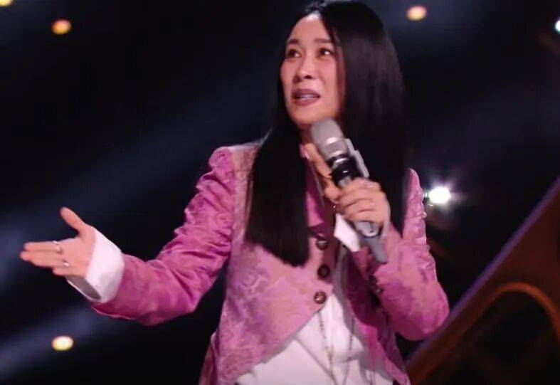 《歌手》首播张碧晨跑调！庾澄庆被换六首歌淘汰被骂黑幕封面图