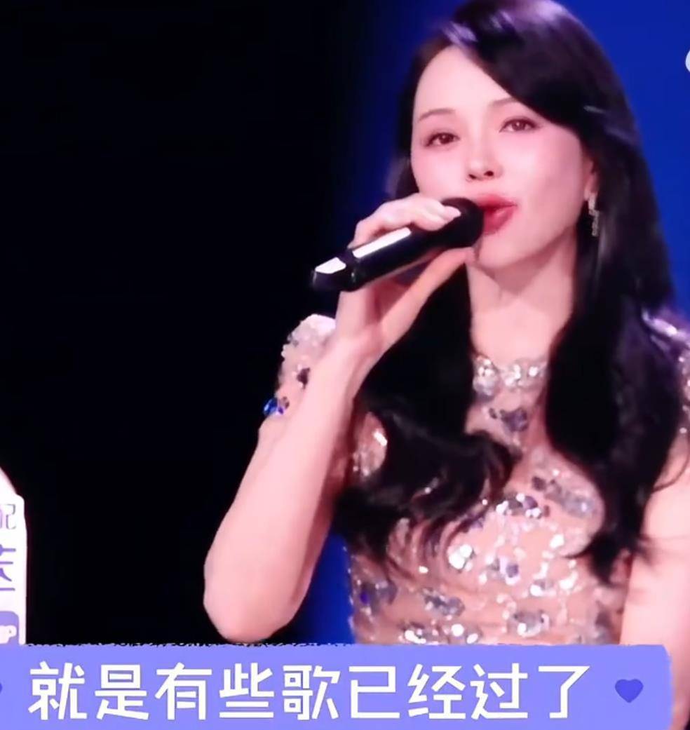 伊能静《乘风2026》点评萧蔷，“伊能静疑似力挺庾澄庆”登上热搜封面图