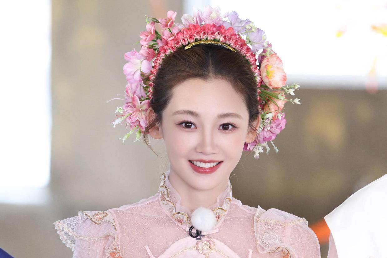 苗苗转发李晨郑恺《跑男》停宣相关博文引热议！工作室解释是乌龙封面图